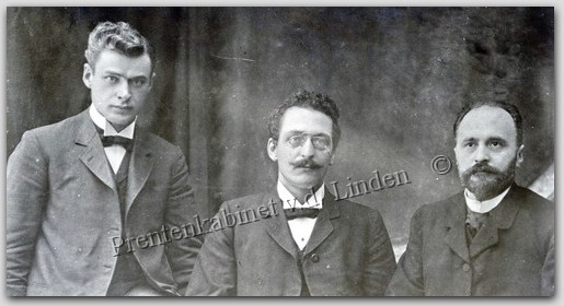 Personen
Rechts ds. A. Ruthens - v.d. Loeff, ds. van Gelder, ds. Schadé- van Westrum      Foto Prentenkabinet v.d. Linden
Keywords: bwijk ruthens vd loef gelder schadé van westrum