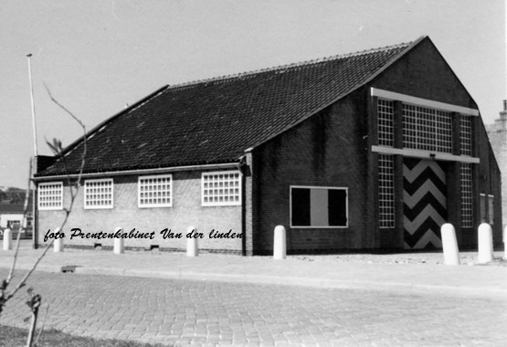 KNZHRM
oude boothuis aan de Verlengde voorstaat waar nu de Spar is.

foto han vd linden
Keywords: waz boothuis