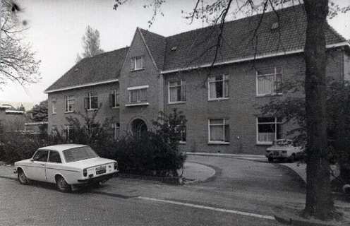 Scheijbeecklaan Westerburg
Westerburg in de Scheijbeecklaan, jaren 90 azc onderkomen.
Keywords: bwijk Scheijbeecklaan Westerburg