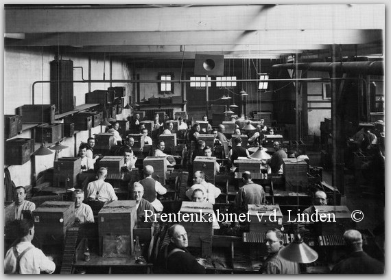 Bedrijven Beverwijk
Personeel sigarenfabriek ?? anno 1922   eigen foto
Keywords: bwijk sigarenfabriek