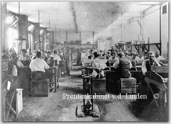 Bedrijven Beverwijk
Personeel sigarenfabriek ?? anno 1922
Keywords: bwijk sigarenfabriek