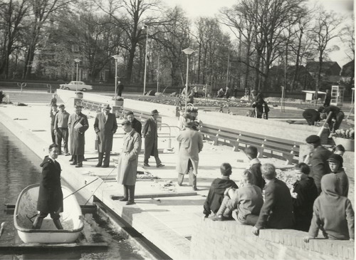 Stationsplein de vijver 1960
Keywords: bwijk Stationsplein