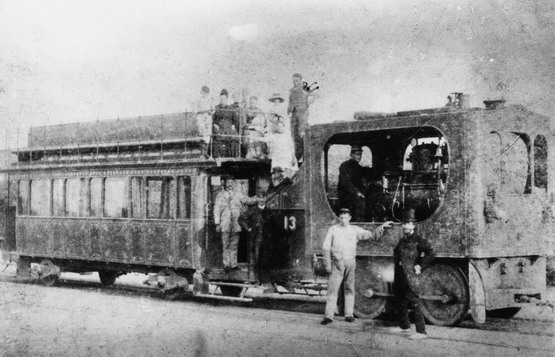 Stoomtram
Stoomtram die de verbinding onderhield Beverwijk Wijk aan Zee, voor dat de Paardentram kwam.
Keywords: bwijk stoomtram