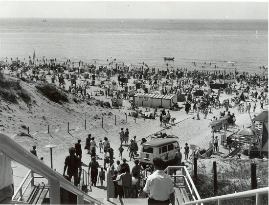 Strand 1963
Een mooie druk dag in de zomer 1963.

foto: Patrick Schelvis
Keywords: waz strand