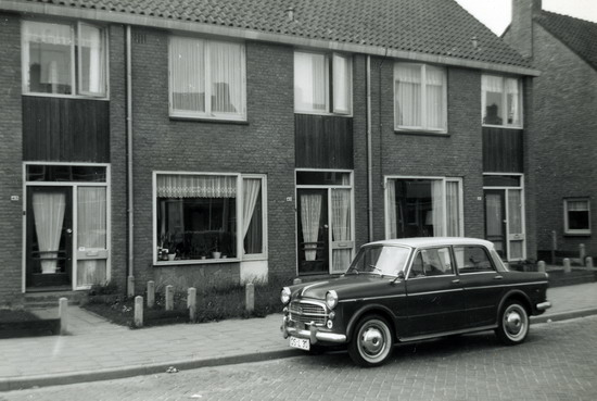 Tappenbeckstraat
1965

Tappenbeckstraat, auto is van de badgasten die bij Tos Schellevis logeerden
Keywords: Tappenbeckstraat waz