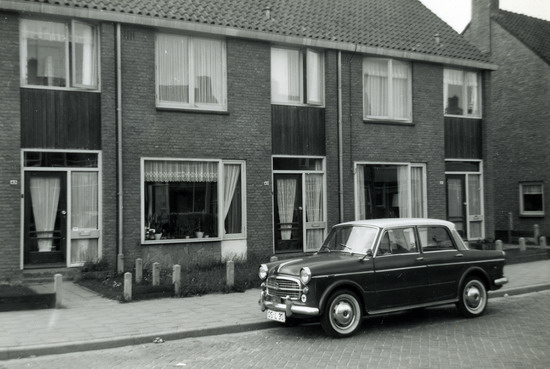 Tappenbeckstraat
1965

Tappenbeckstraat, auto is van de badgasten die bij Tos Schellevis logeerden
Keywords: Tappenbeckstraat waz