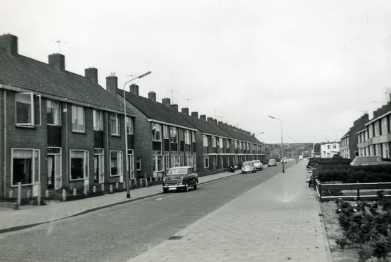 Tappenbeckstraat
1961 Wat en rust en je kan je auto nog parkeren
Keywords: Tappenbeckstraat