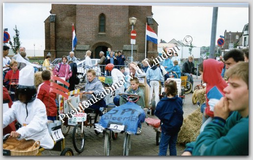 Toeristenseizoen 1988
Toeristenseizoen 1988
Keywords: waz toeristenseizoen