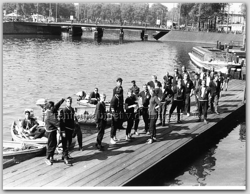 WRB
Varen door de grachten van Amsterdam, o.a Arie Boom, Willem vd Meij, Herko Otto, Cees v Wijngaarden, Hans Schellevis, George Tor, Willem Zeeuw, Hein Zijlstra, 1961.
Keywords: waz wrb