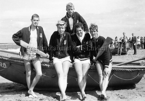 WRB
anno 1965 met o.a. Gerard Schelvis, Henk Stolp, Dick Tolk,Jean Hofste, Lars Montens.
Keywords: waz wrb schelvis stolp huisstede