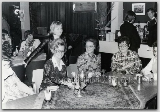 WRB
anno 1975 receptie 50 jaar wrb Mw. Burger Mw. Prummel
Keywords: waz wrb burger prummel