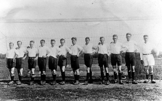 voetbal wijk aan zee
WZV anno ???? op de foto N. Duin, J. Paap, S. Bol, W. Snijders, H. Hagen, Warmerhoven, JP. v.d. Meij, Kabel, A. Duin, A. Schelvis, W. Zuiderduin, J. v.d. Meij
Keywords: waz voetbal wijk aan zee