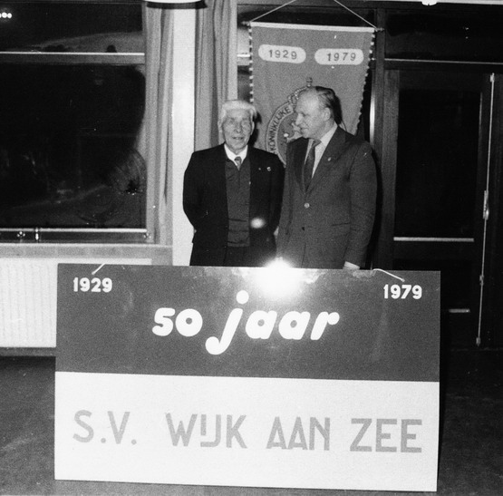 voetbal wijk aan zee
50 jaar bestaan van S.V. Wijk aan Zee met vd Meij en G. Bol
Keywords: waz voetbal wijk aan zee meij bol