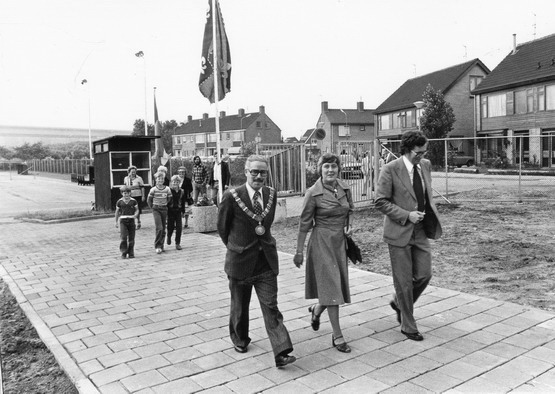 voetbal wijk aan zee
Burgemeester. A.J. Hubers, met zijn vrouw en wethouder A Hoogeboom anno 29 Juli 1977
Keywords: waz hubers hoogeboom