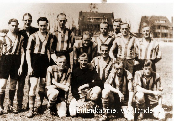 voetbal wijk aan zee
WZV anno 1947 - 1948 met o.a. C. Dirks, J. Zwart, Th. de Boer, B. Vrijburg, W. Snijders, B. Zuiderduin, W. v.d. Meij, T. de Winter, C. Schelvis, A. Schelvis, A. de Blok, P. Schelvis, J. de Vries, F. v.d. Meij
Keywords: waz voetbal wijk aan zee