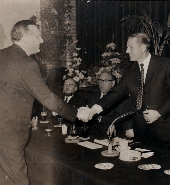 voetbal wijk aan zee
WZV het Bestuur anno 1969 met achter de tafel Jan Schram Leo Schellevis,
Keywords: waz voetbal wijk aan zee