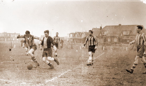 voetbal wijk aan zee
Op de foto Jan v.d. Meij, Jaap v.d. Meij, Blok, Jan Snijders
Keywords: waz voetbal wijk aan zee