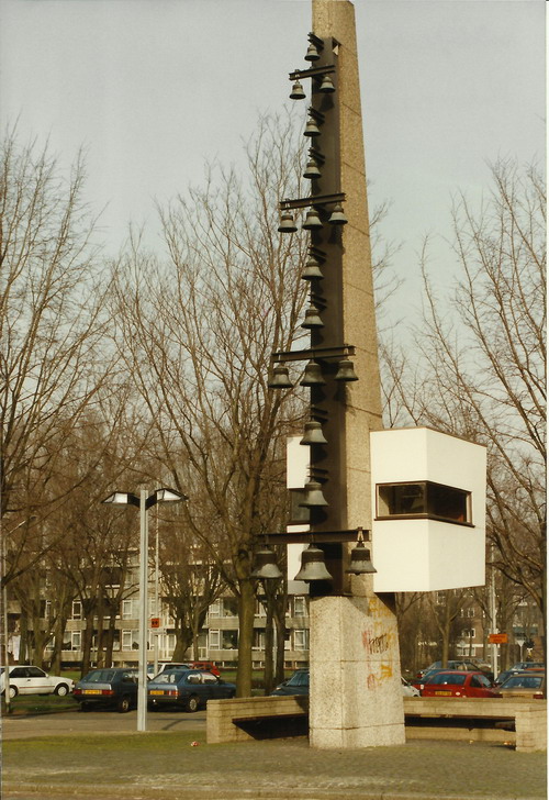 Wijkerbaan met zicht op het carillon oktober 1990  
Keywords: bwijk Wijkerbaan
