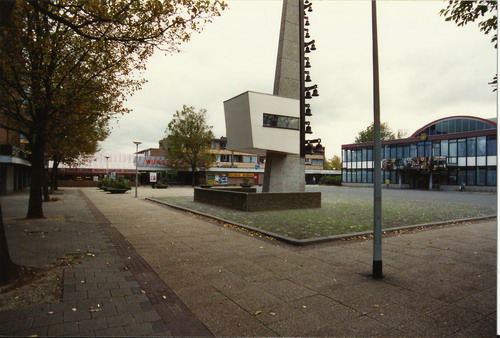 Wijkerbaan met zicht op het carillon oktober 1990  
Keywords: bwijk Wijkerbaan