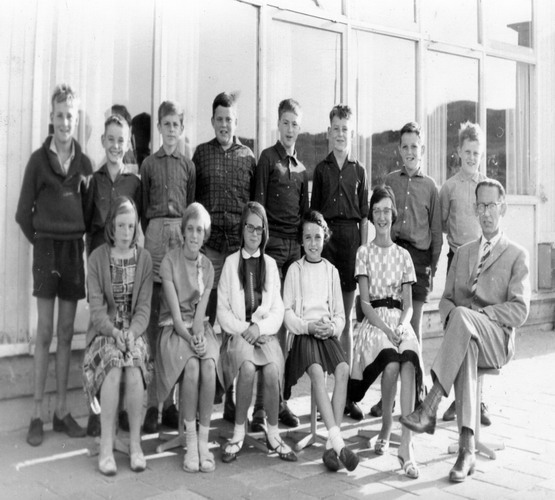 wilhelminaschool wijk aan zee
Wilhelminaschool anno 1963 op de achterste rij vlnr. Kees Schellevis, Rien Moerland, Henk Tervoort, Dick Snelleman, Ton Hakemulder, Adrie Moerland, Rob van Hombergh, Bert Tervoort. ode voorste rij vlnr. Rie Planta, Geri Bossje, Ankie Raspoort, Hannie Bolhuis, Dickie v.d. Wel, Dhr. Veer.
Keywords: waz wilhelminaschool