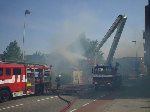 Brand Alkmaarseweg
Dinsdag 17 juni 2003 werd er groot alarm gegeven voor een grote brand aan de Alkmaarseweg. De leegstaande panden stonden in brand. deze panden stonde al geruime tijd leeg maar werden af en toe gebruikt door verslaafden voor onderdak. De brand ontstond in het oude pand van de visboer de Munninck.  
Keywords: bwijk Brand