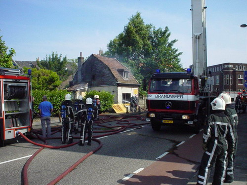 Brand Alkmaarseweg
De hulpdiensten bij de brand van dinsdag 17 juni 2003.
Keywords: bwijk Brand