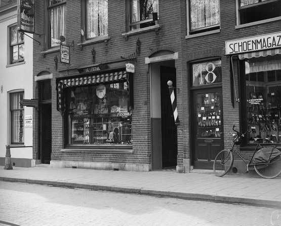 Winkel op de Breestraat 
Kapper Schoos aan de Breestraat

foto FB
Keywords: bwijk breestraat