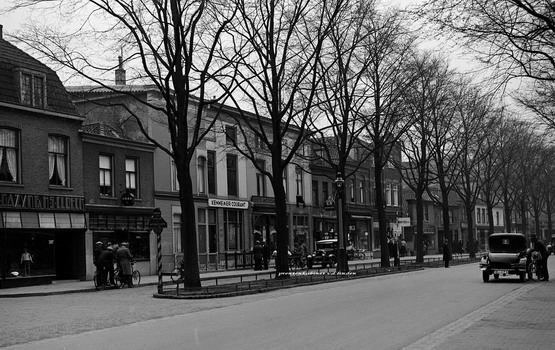 Winkels op de Breestraat 
Winkel van en kantoor van de krant

foto FB

Keywords: bwijk breestraat