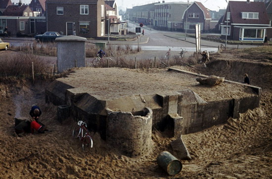 Bunker
Bunker in de Dorpduinen opgegraven en gesloopt voor de bouw van de Moriaan.
Keywords: waz Bunker