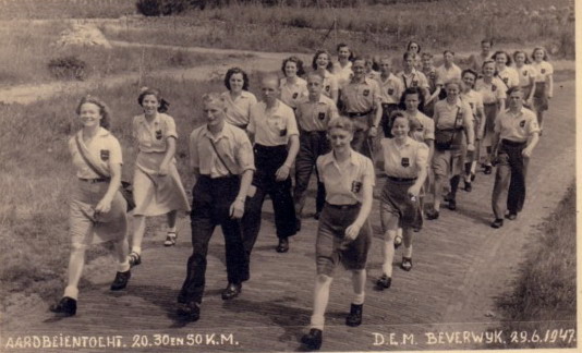 DEM Wandelen
DEM aan de Wandel 1947
Keywords: sport bwijk