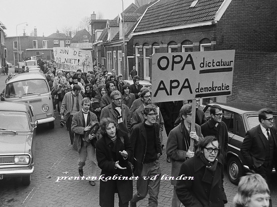 Kweekschool 
Kweekschool Baanstraat in protest
Keywords: bwijk school