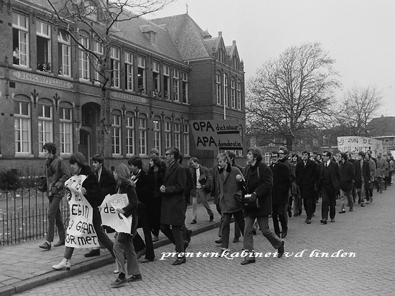 Kweekschool 
Kweekschool in protest
Keywords: bwijk school