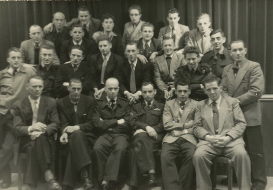 Fam Schellevis Henk de metselaar
Mannen van dorp o.a. Johan Bodewes,de Winte rBodewes, ,vd Meij, Vosse Henk Schellevis, Nic vd Linde, Jan vd Emma Schellevis

foto Jose Schellevis 
Keywords: waz schellevis