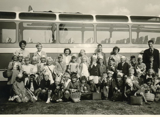 Fam Schellevis Henk de metselaar
School reisje 1e klas 1958 
a.o. meester Hartjes

foto jose Schellevis
Keywords: waz schellevis
