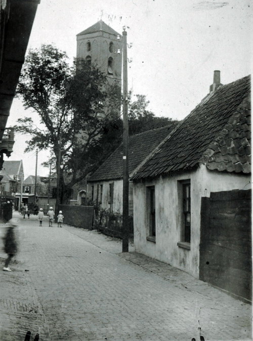 Gasthuisstraat
1912 De gasthuisstraat in rust en schoonheid.
Keywords: waz Gasthuisstraat