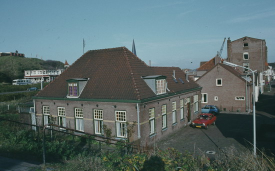 Gasthuisstraat
Oudemannen- en vrouwenhuis. Het gebouw uit 1932 is gesloopt in de jaren 80 om plaats te maken voor het rode pannendorp!
Keywords: waz Gasthuisstraat