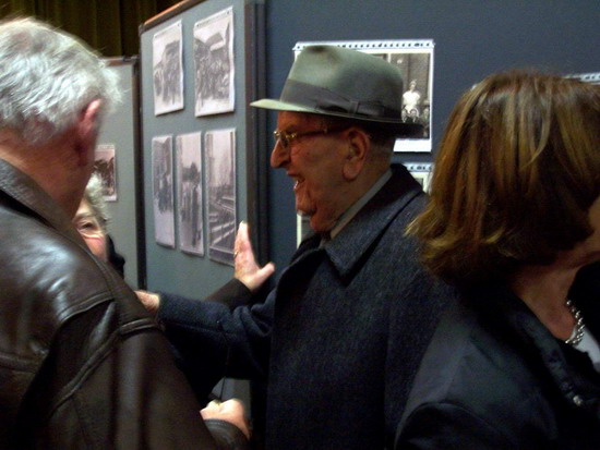 personen uit het dorp'
Expositie in de Cafe de Zon 2004

Hr Evert Gerritse overleden jan. 2006

eigen foto
Keywords: waz Personen gerritse