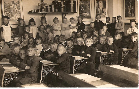 Heilighart school
1927 - 1928
Keywords: waz Heilighartschool