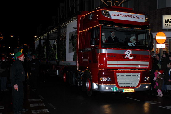 Kerstparade 2009
Kerstparade 2009 de wagen van firma Rumping

foto A v Bogget
Keywords: bwijk Kerstparade 2009