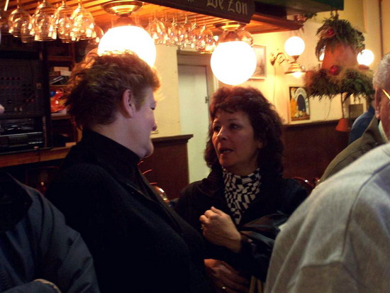 Personen uit het dorp
Expositie in de Cafe de Zon 2004
Joke vd Linden en Betty Snijders
Keywords: Personen waz