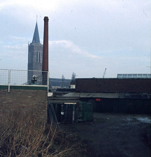 Koningstraat
De schoorsteen van de melkfabriek aan de Koningstraat - Jan Alsweg.
Keywords: Koningstraat bwijk melkfabriek