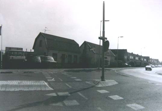 Wijkermeerweg
Op deze foto zien we de splitsing Kanaalweg, Wijkermeerweg en Noorderweg.

foto: Hans Lodewijks
Keywords: Noorderweg Kanaalweg Wijkermeerweg