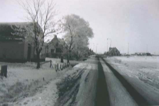 Noorderweg
De Noorderweg in de winter van '78 - '79. De huizen op de foto hebben plaats moeten maken voor industrieterrein.

Foto: Hans Lodewijks
Keywords: Noorderweg bwijk