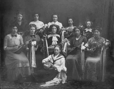fam Terol
Mandolineorkest uit Wijk aan zee 1910
Keywords: waz terol