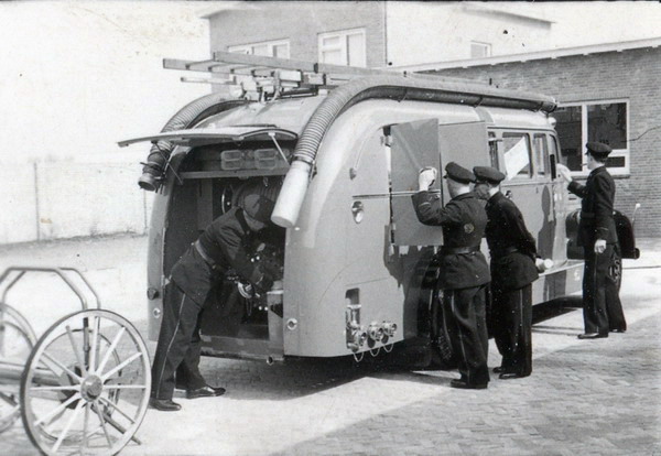 Jan Steijn
Aan de Brink, spuitwagen 1954

foto Joke Klinker - Steijn
Keywords: bwijk steijn