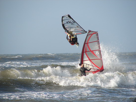 Noordpier
Plankzeilen bij de Noorderpier in nov. 2005
Keywords: strand waz