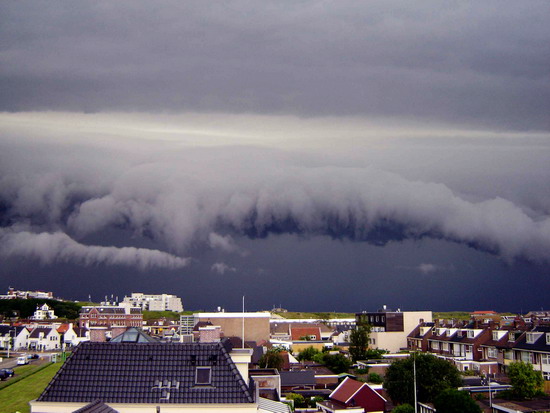 Rolwolken boven Wijk aan Zee
Keywords: waz