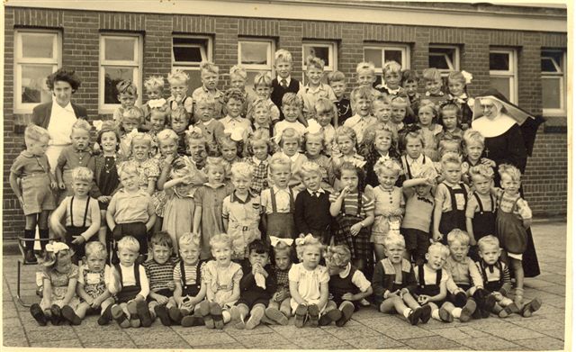 HeiligHartschool schoolfoto
Keywords: HeiligHartschool schoolfoto