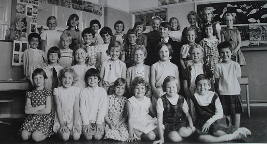  St. Margriet St. Jozefschool
 St. Margriet en St. Jozefschool
aangezien ik bezig ben met het organiseren van een reúnie van de eerste gemengde zesde klas van de St. Margriet, St. Jozefschool en om foto's van leerlingen heb gevraagd denk ik dat ik wel nieuw materiaal voor uw website heb. Met name klassenfoto's en foto's van onze scholen. 

met vriendelijke groet,
José Stigt Timmer
Castricum
Keywords: bwijk scholen