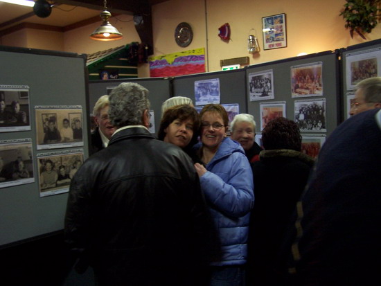 Personen uit het dorp
Expositie in de Cafe de Zon 2004
Meisjes Snijders en Warmehoven
Keywords: Personen waz